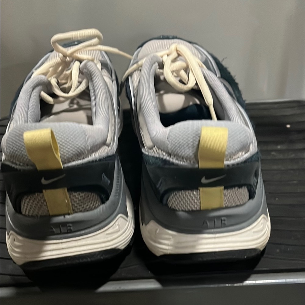 Nike Gray and White Athletic Shoes Modern Design - Picture 3 of 5